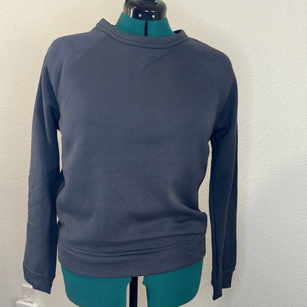 **NWT** Universal thread sweatshirt size M
